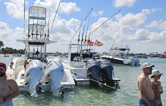 Cruising, Fishing or Anchoring in the beautiful Palm Beach Florida