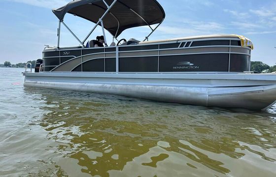 The Sunshine is waiting for you! Luxury 22' Bennington Tritoon