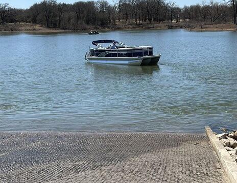 The Sunshine is waiting for you! Luxury 22' Bennington Tritoon