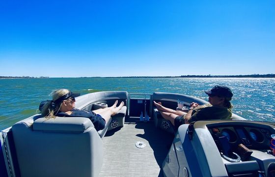 The Sunshine is waiting for you! Luxury 22' Bennington Tritoon
