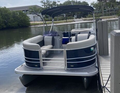 Awesome Pontoon Adventure: Cruise & Relax!