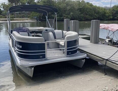 Awesome Pontoon Adventure: Cruise & Relax!