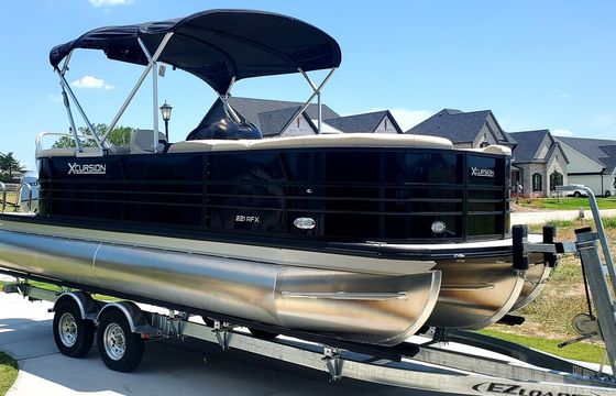 150 HP Xcursion Tritoon, seats 9