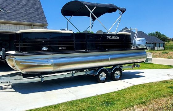 150 HP Xcursion Tritoon, seats 9