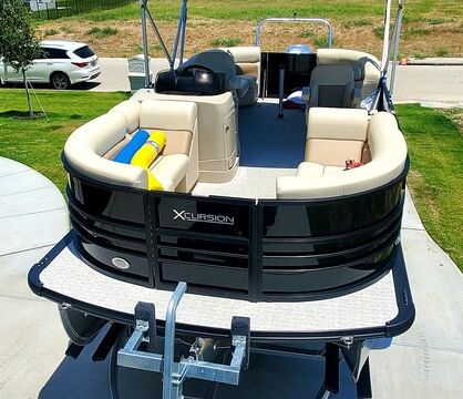 150 HP Xcursion Tritoon, seats 9