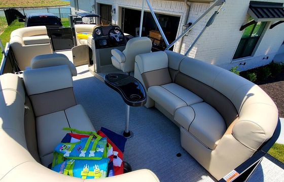 150 HP Xcursion Tritoon, seats 9