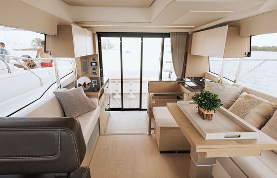 2022 45ft Luxury Prestige Yacht, Professional crew, water mattress