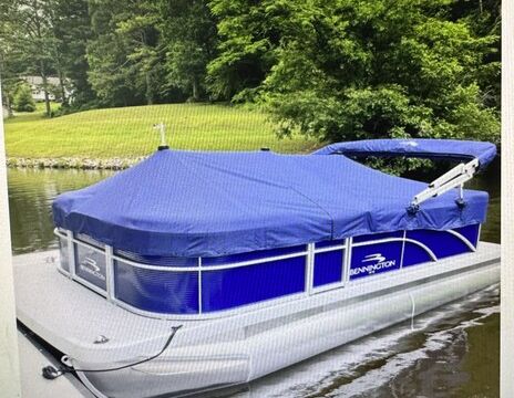 LIKE NEW 2023 Bennington 20SX Pontoon with a 90 HP Yamaha Outboard