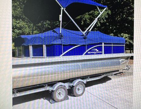 LIKE NEW 2023 Bennington 20SX Pontoon with a 90 HP Yamaha Outboard