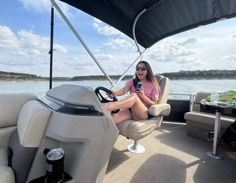 La Reina Imelda Party Barge – Free Delivery, Austin, TX