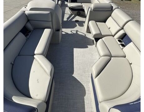 BEAUTIFUL 2023 24 FT Berkshire Tritoon w/ fishing livewell - seats 12