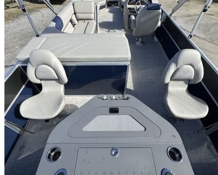 BEAUTIFUL 2023 24 FT Berkshire Tritoon w/ fishing livewell - seats 12