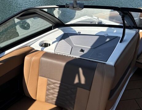 Brand New Wake Boat – Surf &amp; Ride on Lake Travis! (14ppl)
