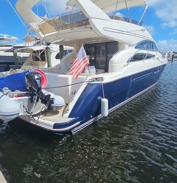 Private yacht charters: Perfect for groups looking for a fun