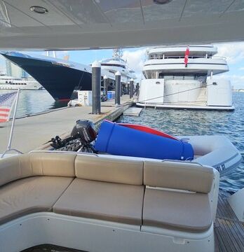 Private yacht charters: Perfect for groups looking for a fun