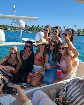 Private yacht charters: Perfect for groups looking for a fun