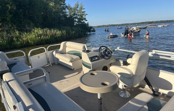 AIRBNB guests only 20ft classic pontoon on Big Marine Lake, Scandia MN