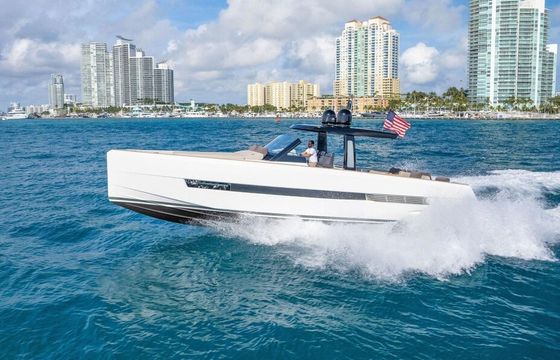 The Chicago Experience: 44' Fjord — Sleek Design, Open Sky, Unmatched