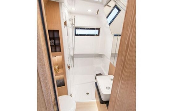 The Chicago Experience: 44' Fjord — Sleek Design, Open Sky, Unmatched