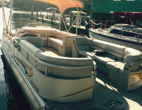 26′ BENNINGTON PONTOON  | Adventure Awaits | Seats 12