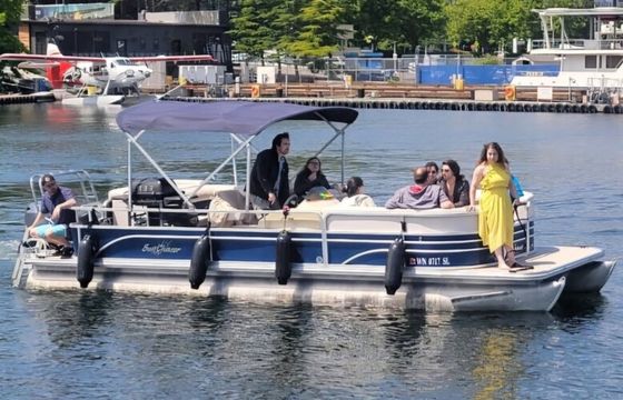 2018 Sunchaser Pontoon – Perfect for Parties &amp; Sunset Cruises