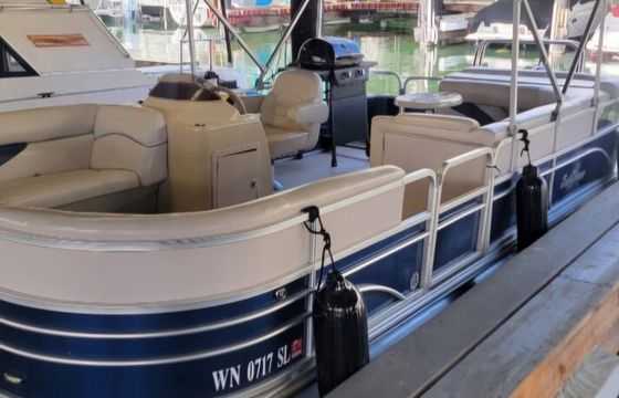 2018 Sunchaser Pontoon – Perfect for Parties &amp; Sunset Cruises