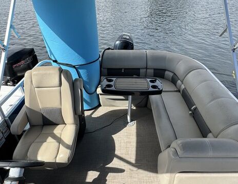 22ft Sun Tracker Party Barge DLX – Hallandale Beach