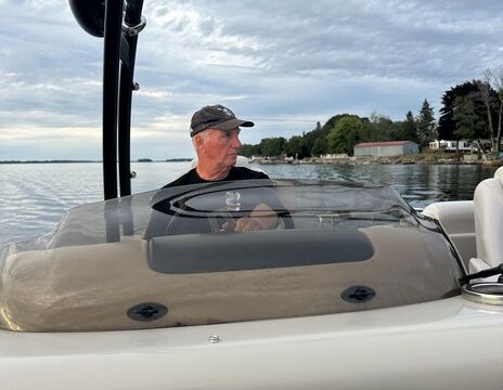 Pontoon boat Tours