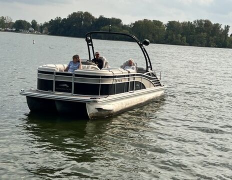 Pontoon boat Tours
