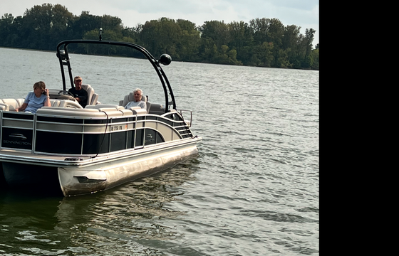 Pontoon boat Tours