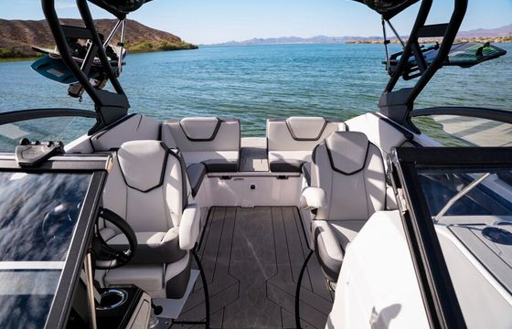 High Performance Spacious 25 ft Jet Boat