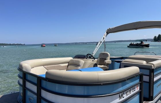 Traverse City Crest Tritoon — 2019 115hp Suzuki (10 Pax)