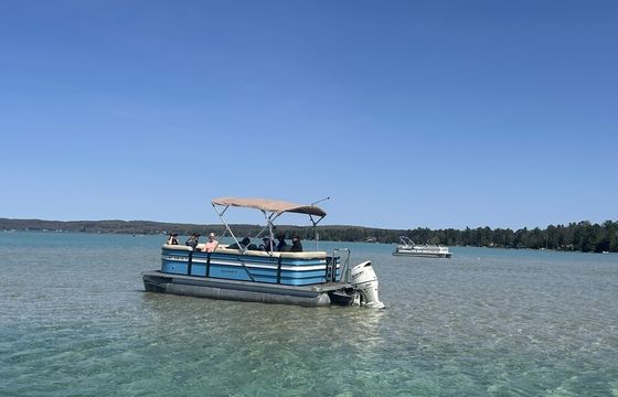 Traverse City Crest Tritoon — 2019 115hp Suzuki (10 Pax)