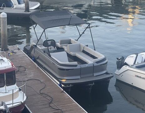 24' Premium Pontoon Boat for 11 Guests with Fish Finder