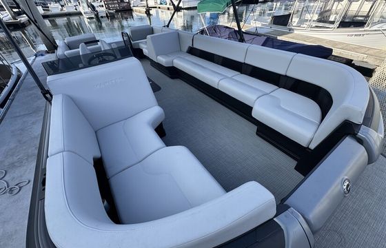 24' Premium Pontoon Boat for 11 Guests with Fish Finder