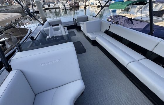 24' Premium Pontoon Boat for 11 Guests with Fish Finder