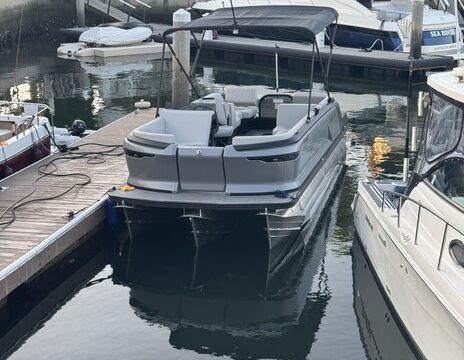24' Premium Pontoon Boat for 11 Guests with Fish Finder