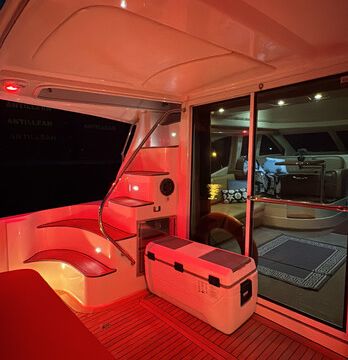Elegant 2018 Sea Ray 48 Motor Yacht in Miami for 13 Guests