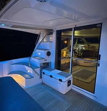 Elegant 2018 Sea Ray 48 Motor Yacht in Miami for 13 Guests