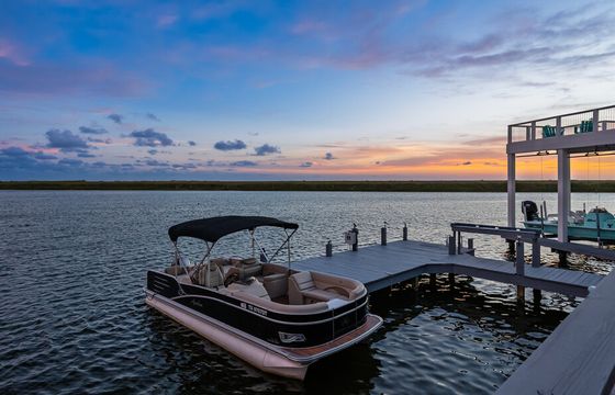 23FT Avalon Pontoon Boat - Located at private dock in Corpus!