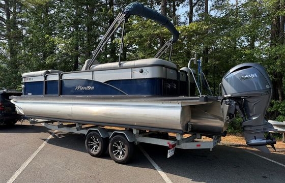 Luxury Tri-toon 2022 Manitou Oasis 24Ft with NEW 200HP outboard