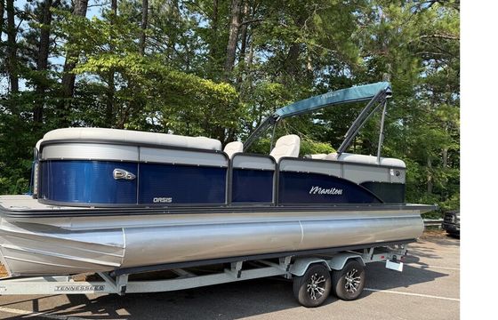 Luxury Tri-toon 2022 Manitou Oasis 24Ft with NEW 200HP outboard