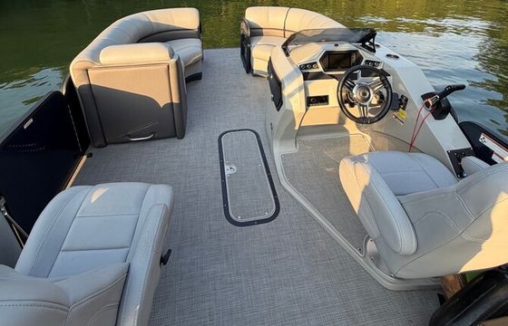Luxury Tri-toon 2022 Manitou Oasis 24Ft with NEW 200HP outboard