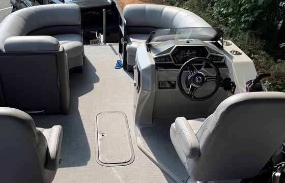 Luxury Tri-toon 2022 Manitou Oasis 24Ft with NEW 200HP outboard