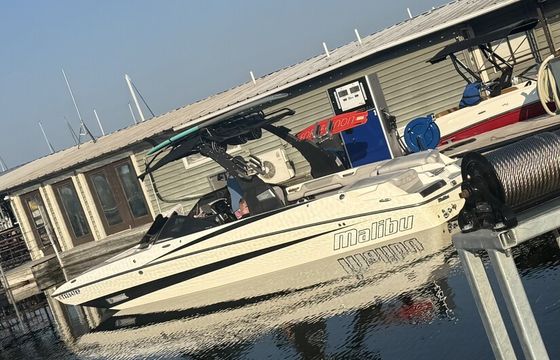 Malibu M235 | World-Class Wave and Captain | Canyon Lake Austin