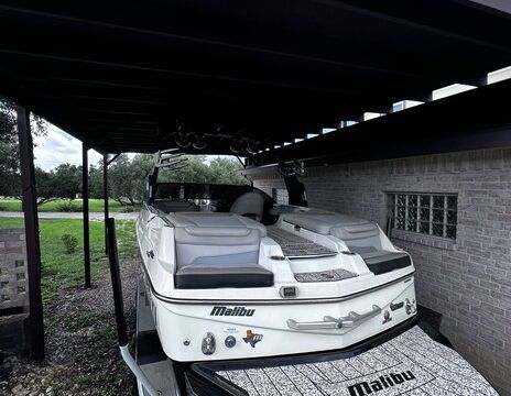 Malibu M235 | World-Class Wave and Captain | Canyon Lake Austin