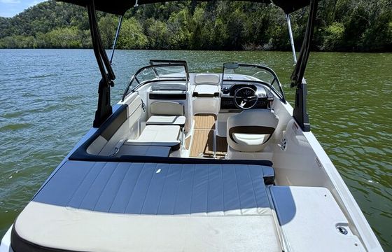 ** Premium ** Bayliner on Lake Austin or Lake Travis (2 of 2)