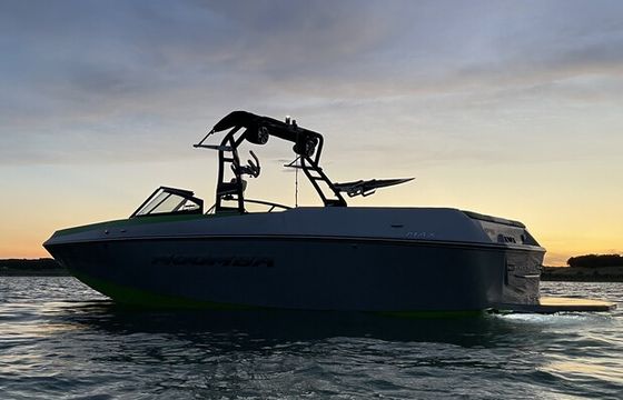 Wake Surf Moomba Max Fits 17 – Lake Austin