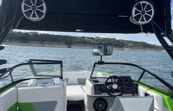 Wake Surf Moomba Max Fits 17 – Lake Austin