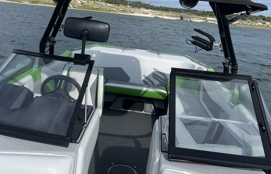 Wake Surf Moomba Max Fits 17 – Lake Austin